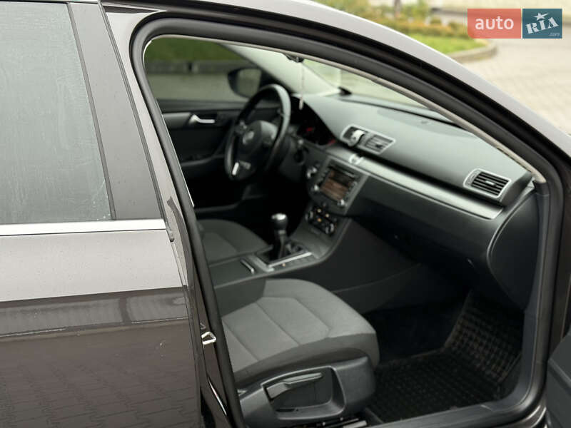 Седан Volkswagen Passat 2011 в Луцке фото 39 Седан Volkswagen Passat 2011 в Луцке