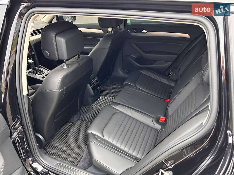Универсал Volkswagen Passat 2017 в Киеве фото 13 Универсал Volkswagen Passat 2017 в Киеве