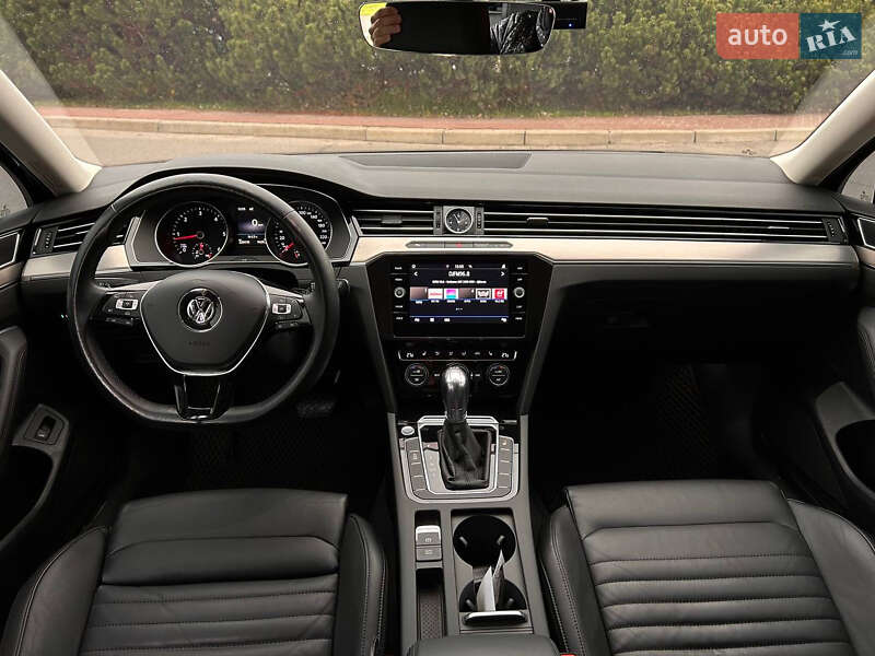 Универсал Volkswagen Passat 2017 в Киеве фото 18 Универсал Volkswagen Passat 2017 в Киеве