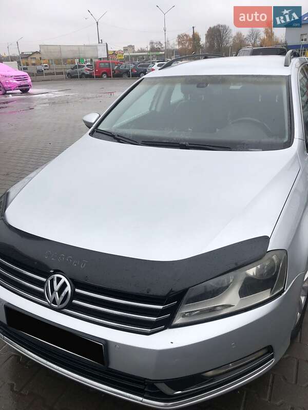 Универсал Volkswagen Passat 2011 в Нововолынске