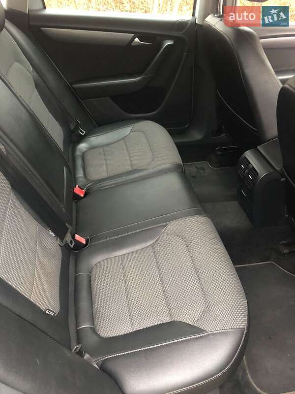 Универсал Volkswagen Passat 2011 в Нововолынске