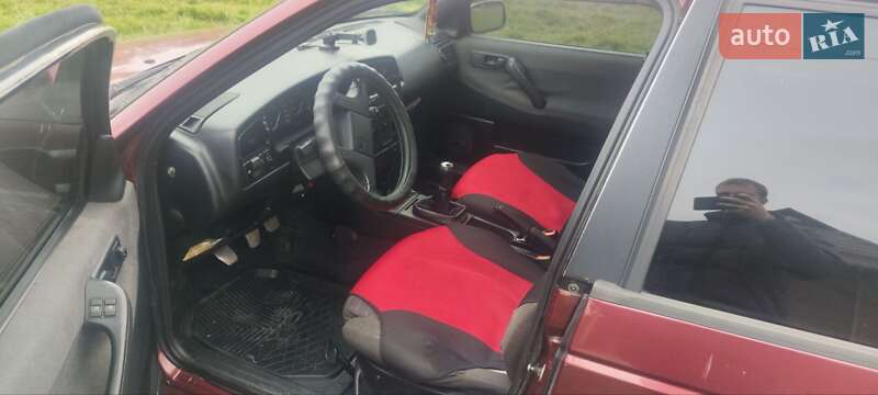 Универсал Volkswagen Passat 1993 в Борисполе фото 6 Универсал Volkswagen Passat 1993 в Борисполе