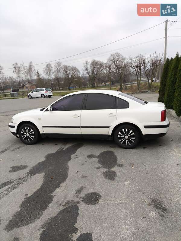 Седан Volkswagen Passat 1999 в Любаре