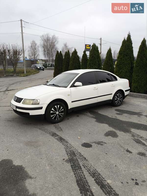 Седан Volkswagen Passat 1999 в Любаре