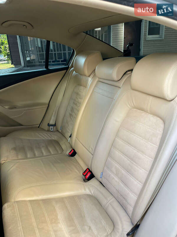 Седан Volkswagen Passat 2006 в Киеве