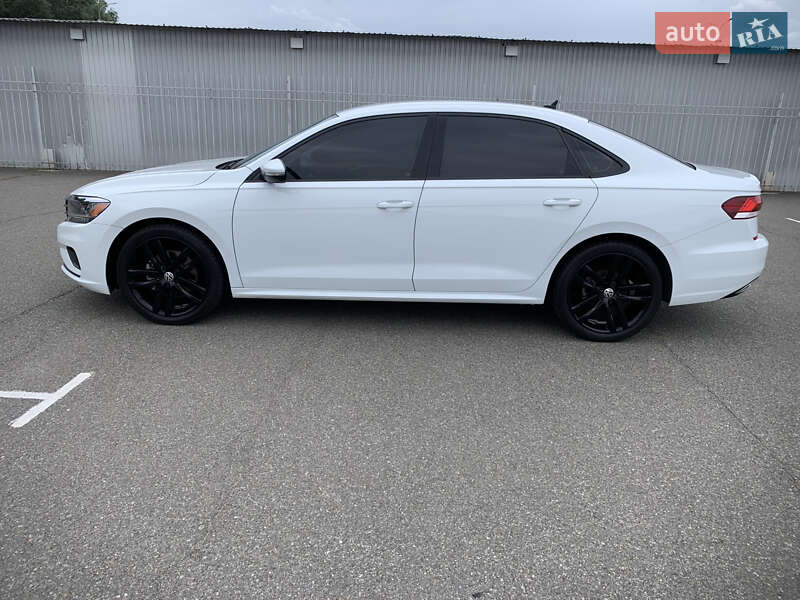 Седан Volkswagen Passat 2019 в Киеве