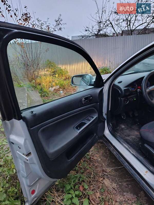 Універсал Volkswagen Passat 2000 в Івано-Франківську