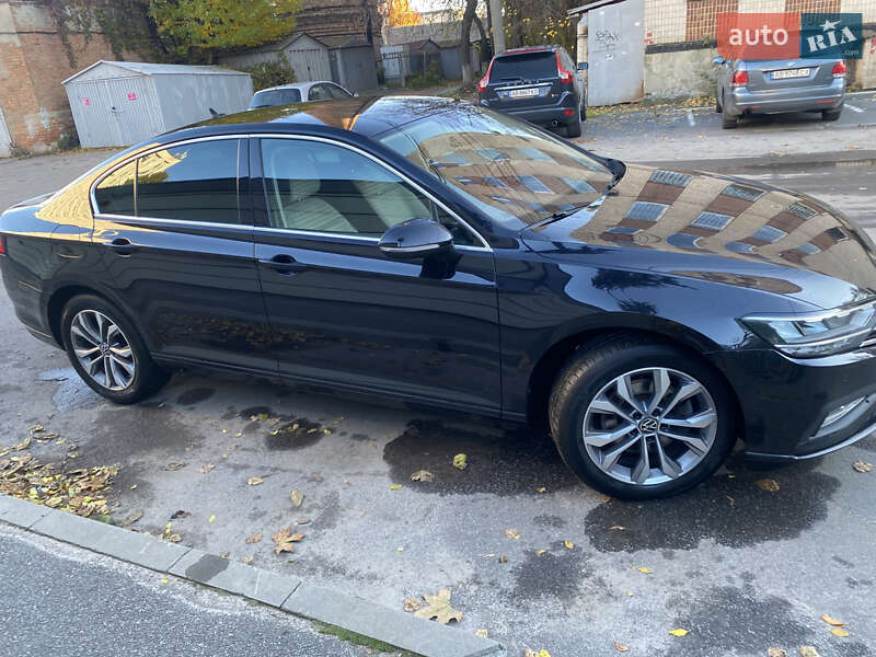 Седан Volkswagen Passat 2020 в Виннице
