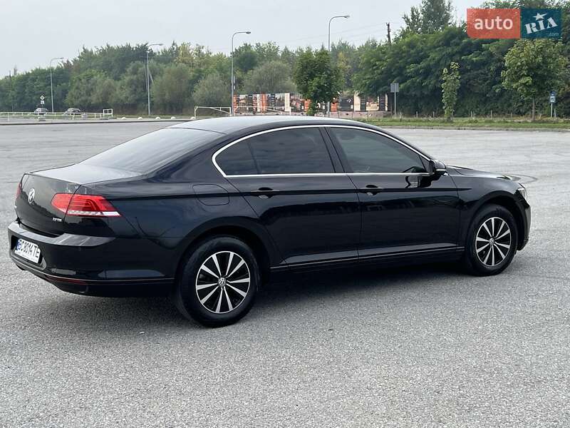 Седан Volkswagen Passat 2017 в Львове