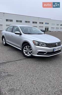 Седан Volkswagen Passat 2017 в Одессе