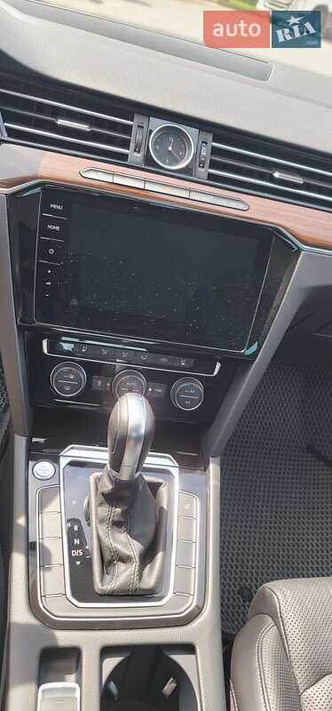 Седан Volkswagen Passat 2018 в Львове