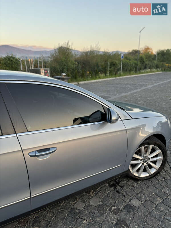 Седан Volkswagen Passat 2010 в Ужгороде