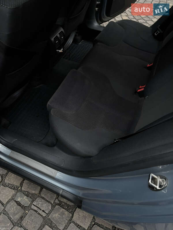 Седан Volkswagen Passat 2010 в Ужгороде