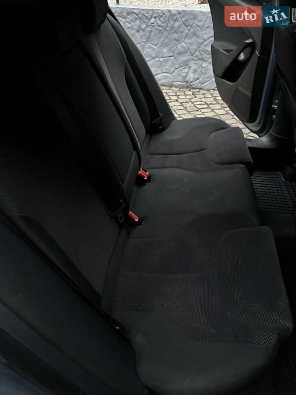 Седан Volkswagen Passat 2010 в Ужгороде