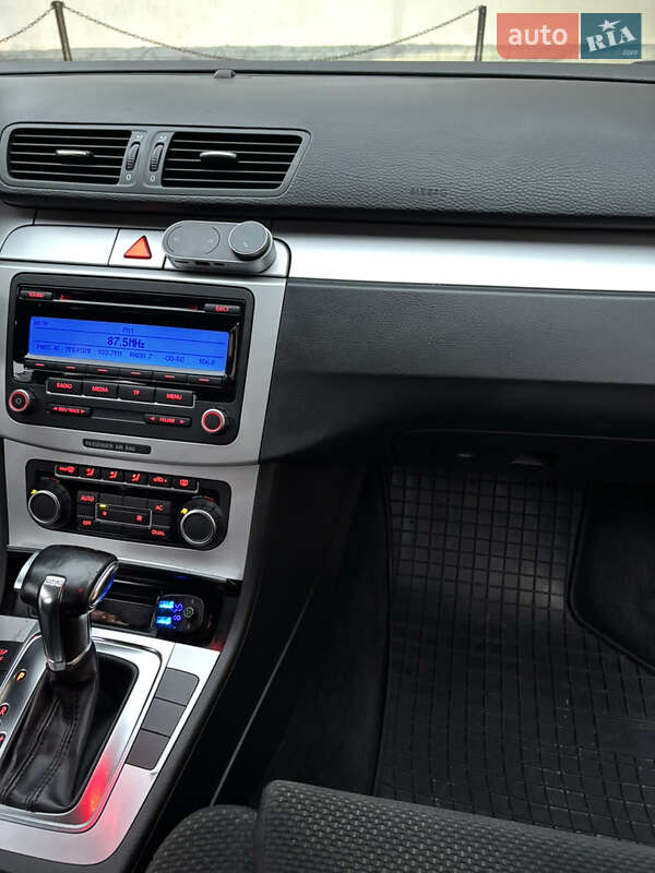 Седан Volkswagen Passat 2010 в Ужгороде