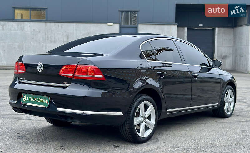 Седан Volkswagen Passat 2012 в Киеве