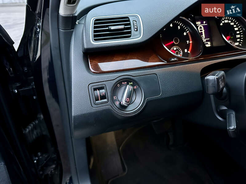 Седан Volkswagen Passat 2012 в Киеве