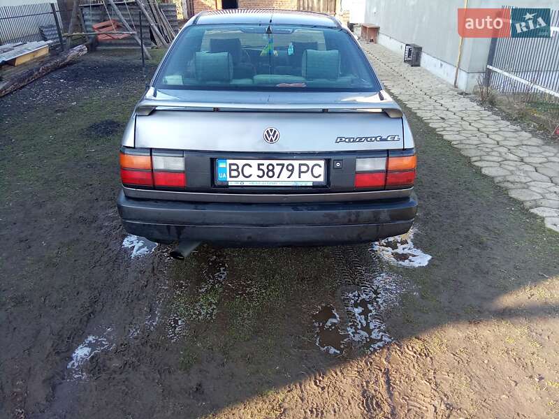 Седан Volkswagen Passat 1993 в Стрию