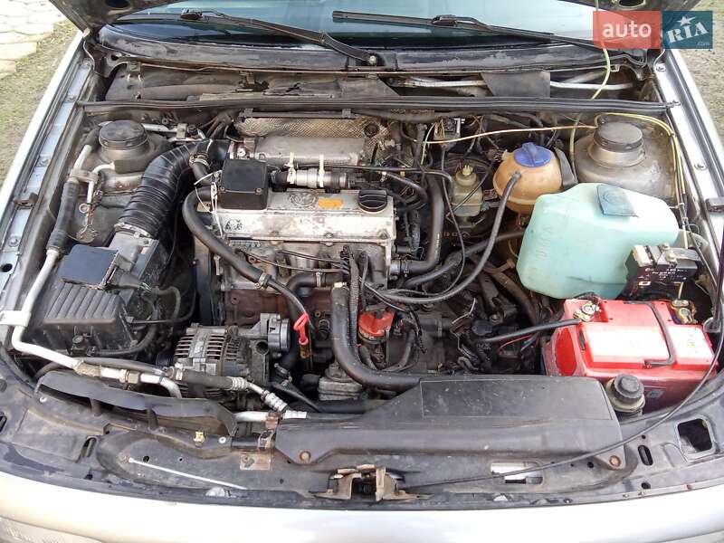 Седан Volkswagen Passat 1993 в Стрию