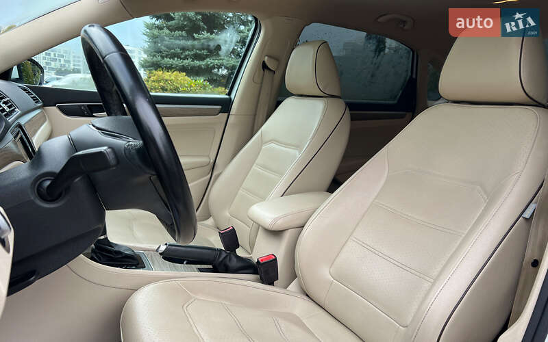 Седан Volkswagen Passat 2017 в Львові