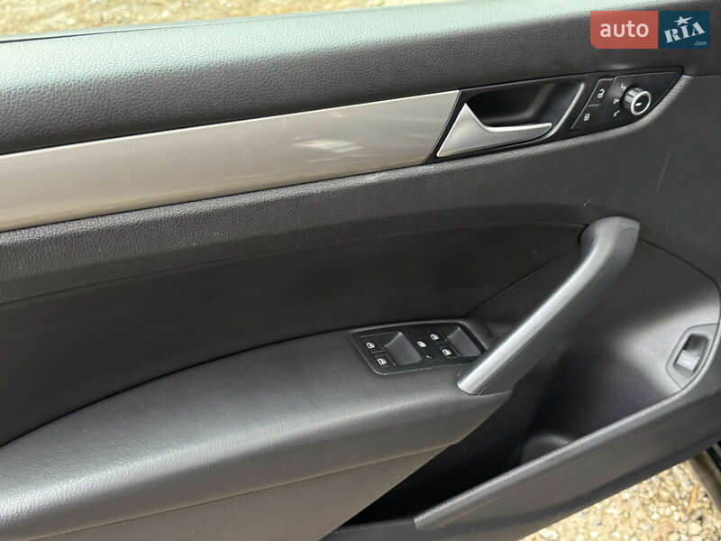 Седан Volkswagen Passat 2014 в Киеве