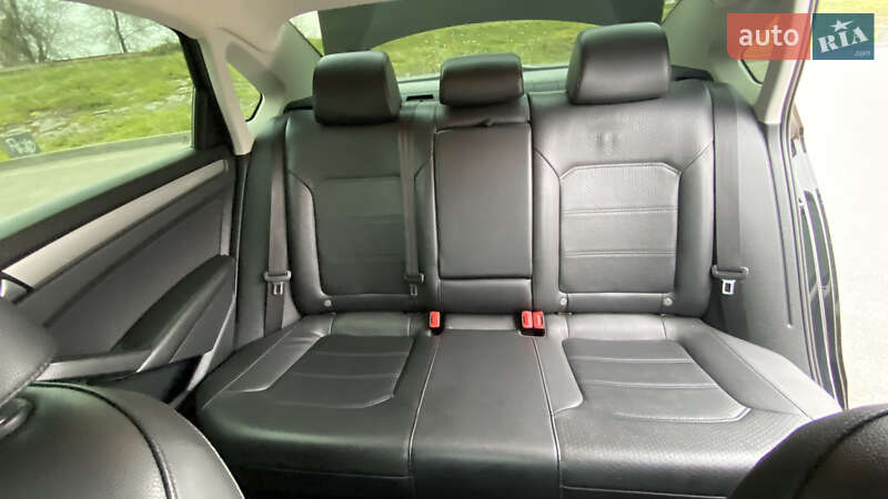 Седан Volkswagen Passat 2014 в Кривом Роге