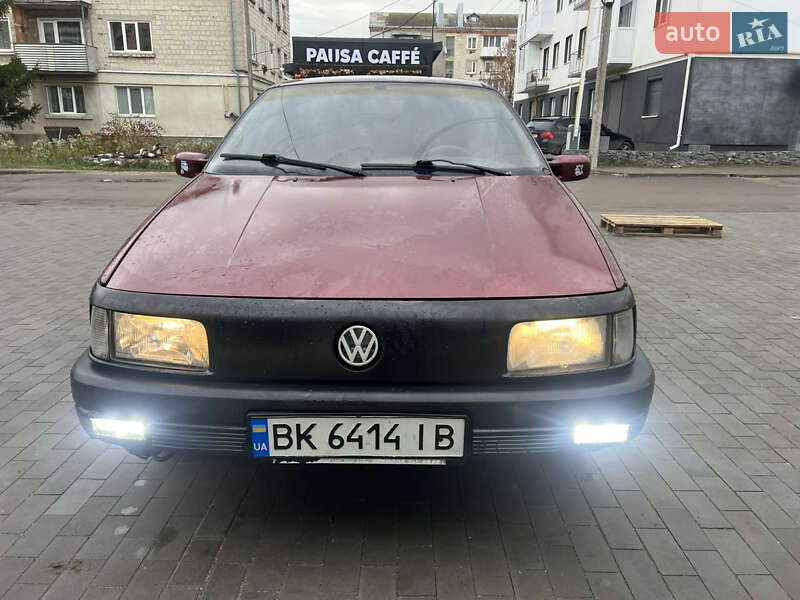 Седан Volkswagen Passat 1992 в Кременце