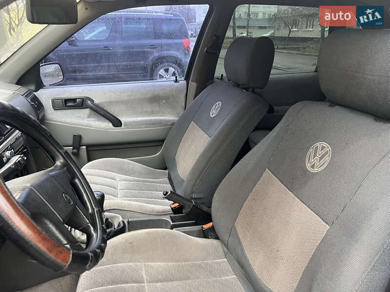 Седан Volkswagen Passat 1992 в Кременце