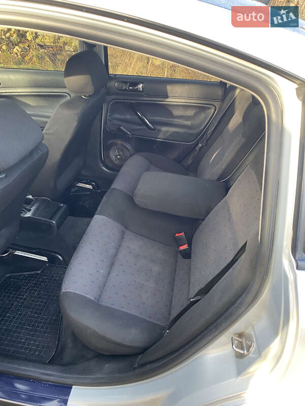 Седан Volkswagen Passat 1999 в Волочиске