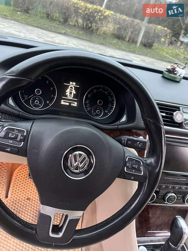 Седан Volkswagen Passat 2013 в Полонному