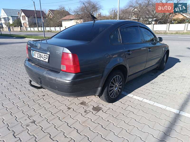 Универсал Volkswagen Passat 2000 в Снятине