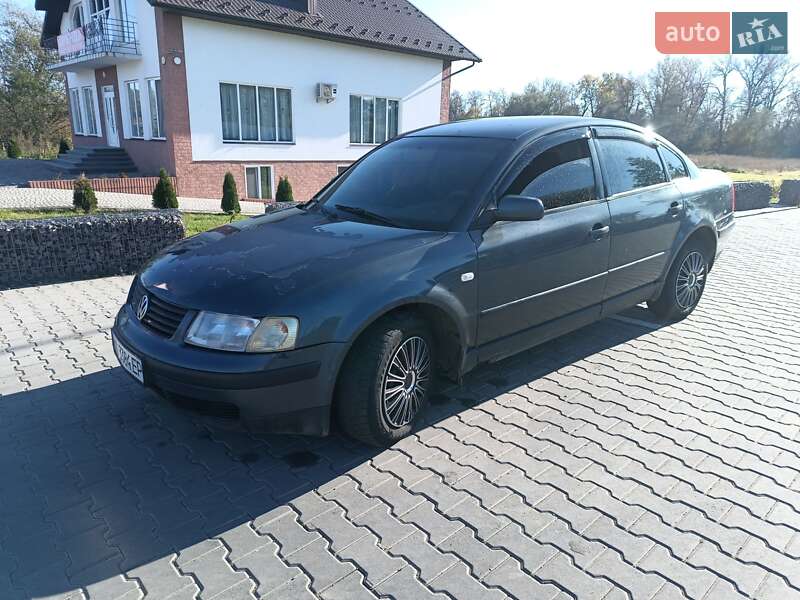 Универсал Volkswagen Passat 2000 в Снятине