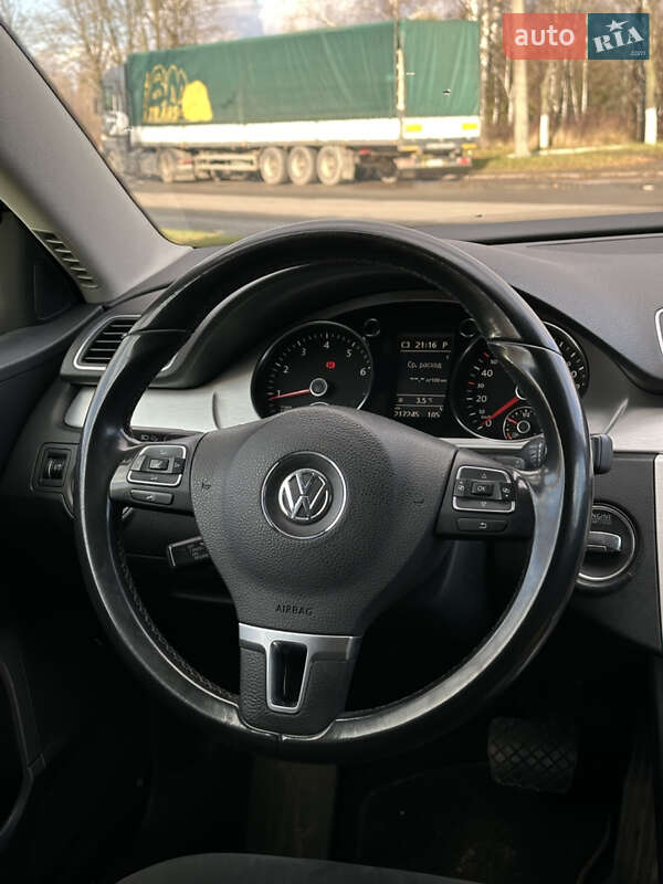 Универсал Volkswagen Passat 2012 в Луцке