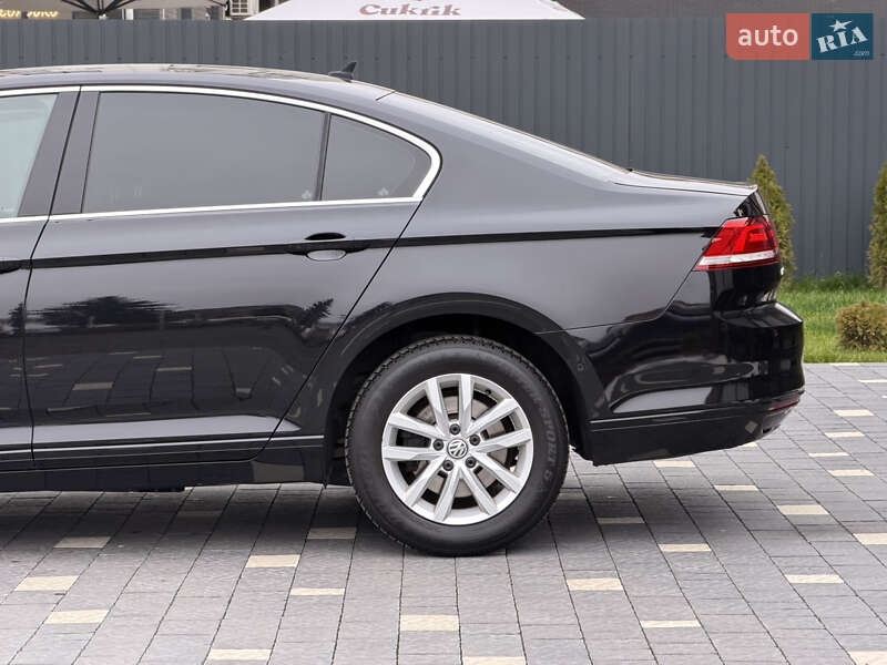 Седан Volkswagen Passat 2015 в Ужгороде