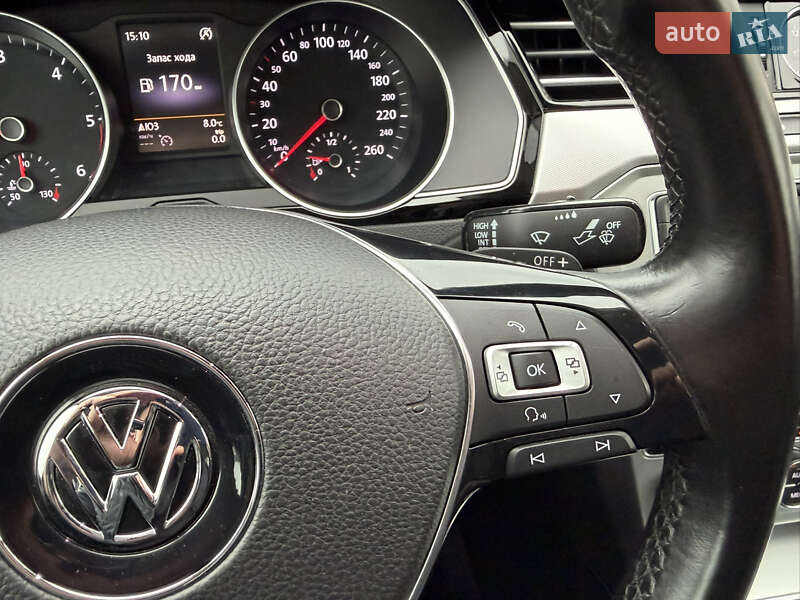 Седан Volkswagen Passat 2015 в Ужгороде