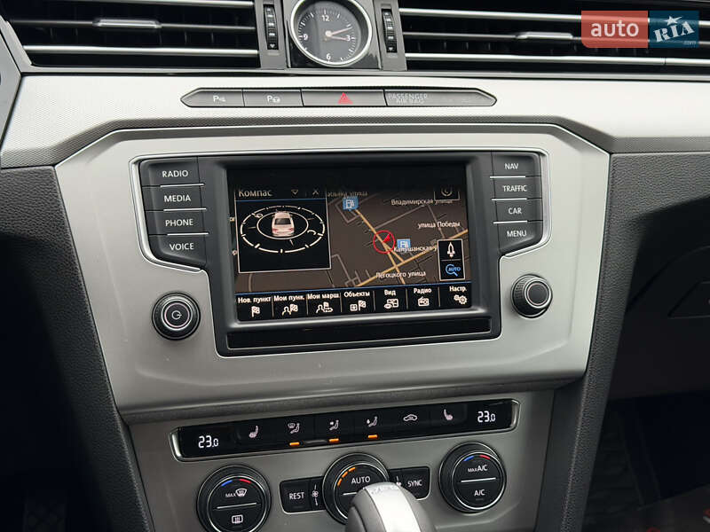 Седан Volkswagen Passat 2015 в Ужгороде