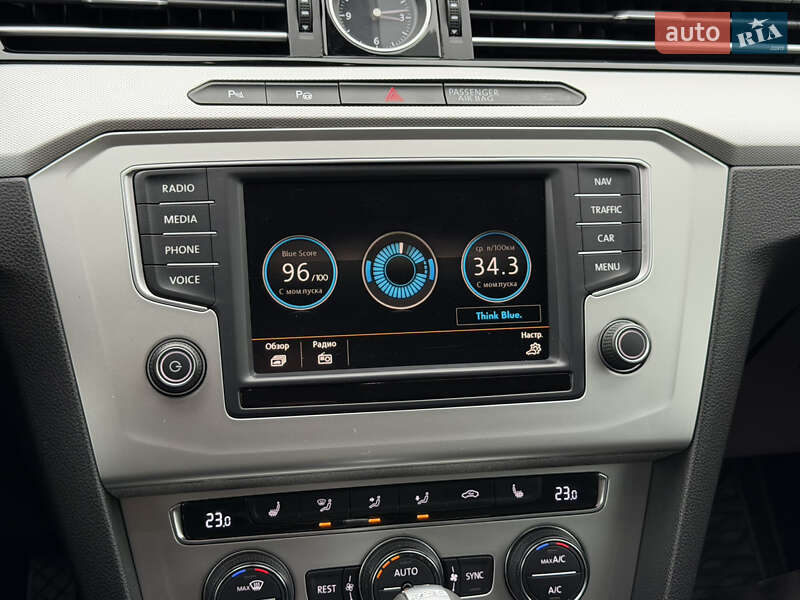 Седан Volkswagen Passat 2015 в Ужгороде