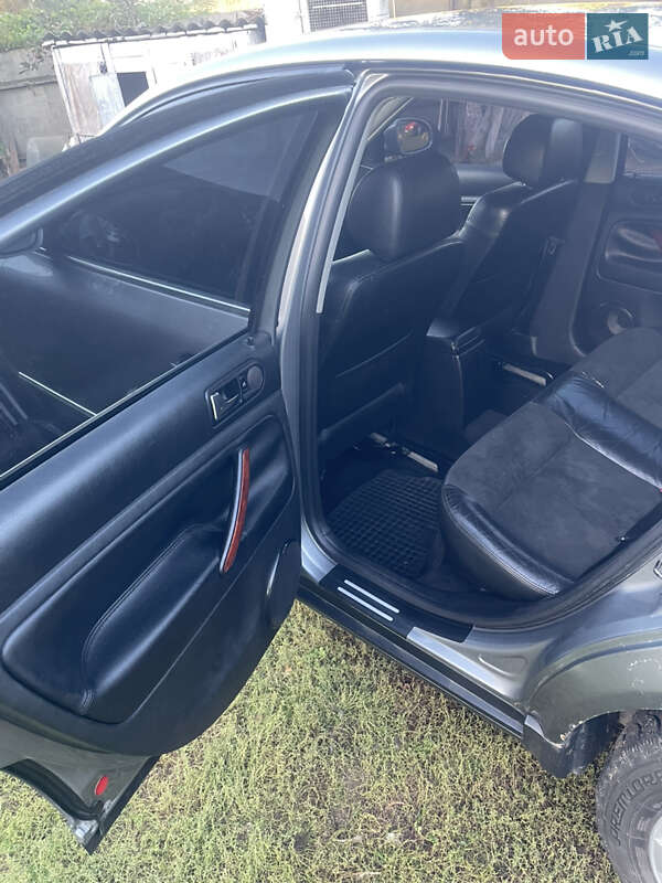 Седан Volkswagen Passat 2004 в Львові фото 33 Седан Volkswagen Passat 2004 в Львові