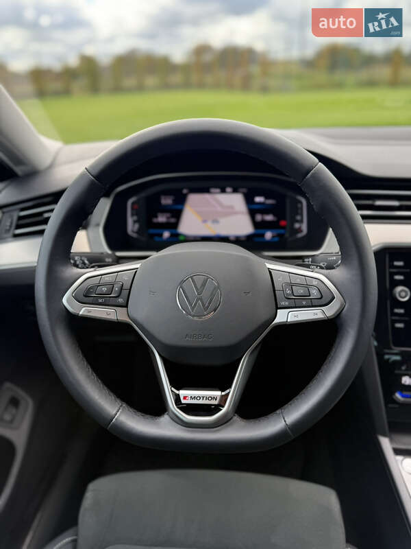 Седан Volkswagen Passat 2020 в Луцьку