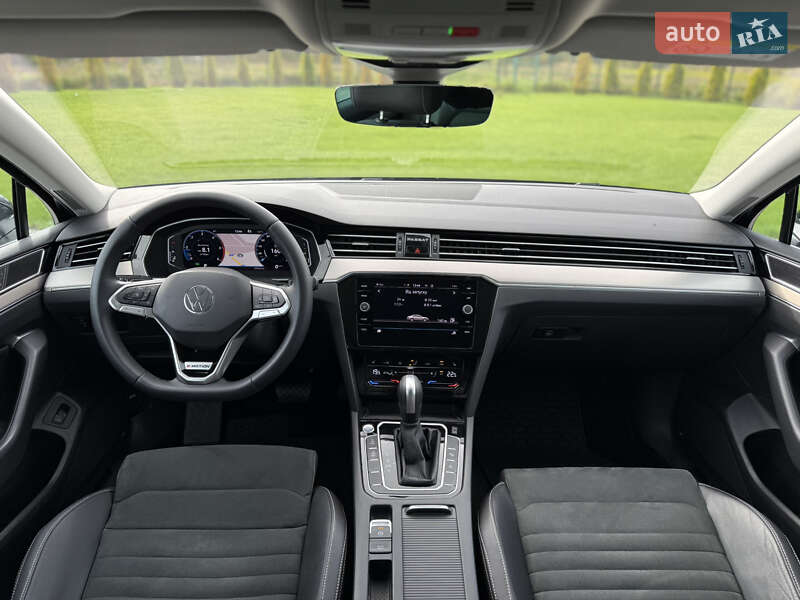 Седан Volkswagen Passat 2020 в Луцьку