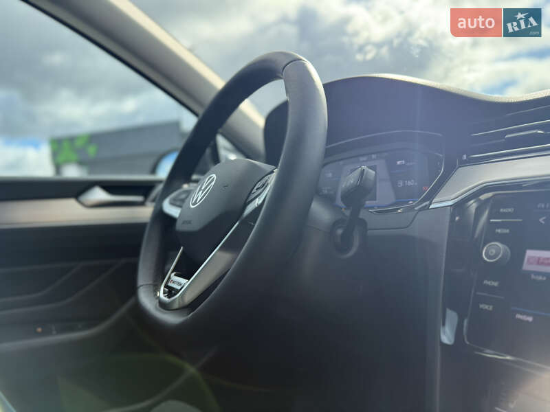 Седан Volkswagen Passat 2020 в Луцьку