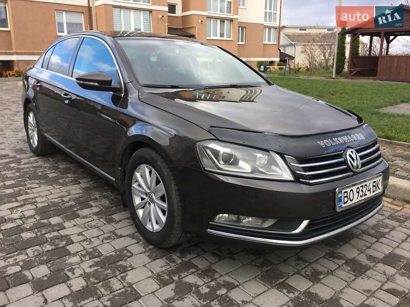 Седан Volkswagen Passat 2012 в Остроге