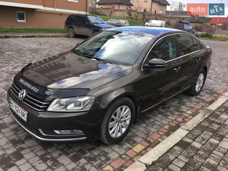 Седан Volkswagen Passat 2012 в Остроге