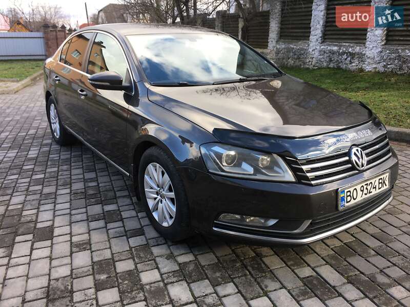 Седан Volkswagen Passat 2012 в Остроге
