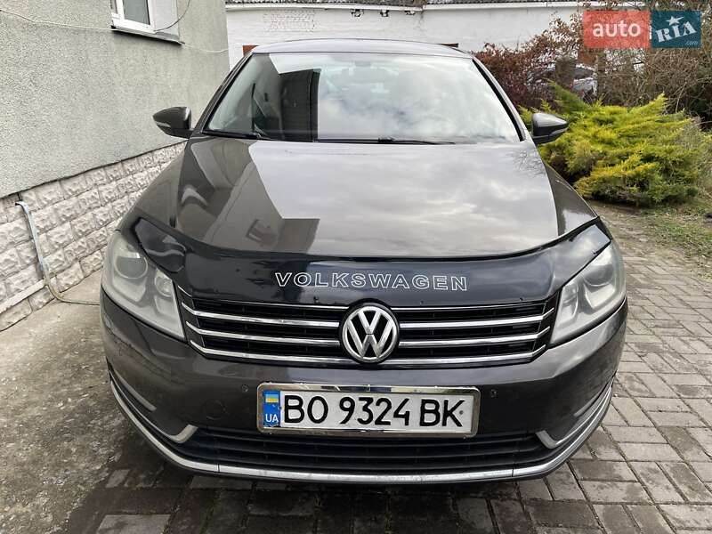 Седан Volkswagen Passat 2012 в Остроге