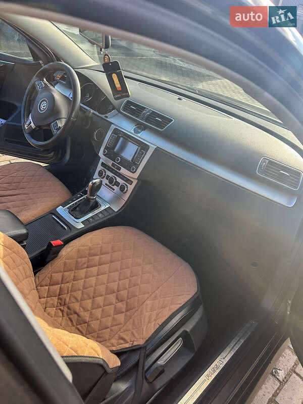 Седан Volkswagen Passat 2012 в Долине