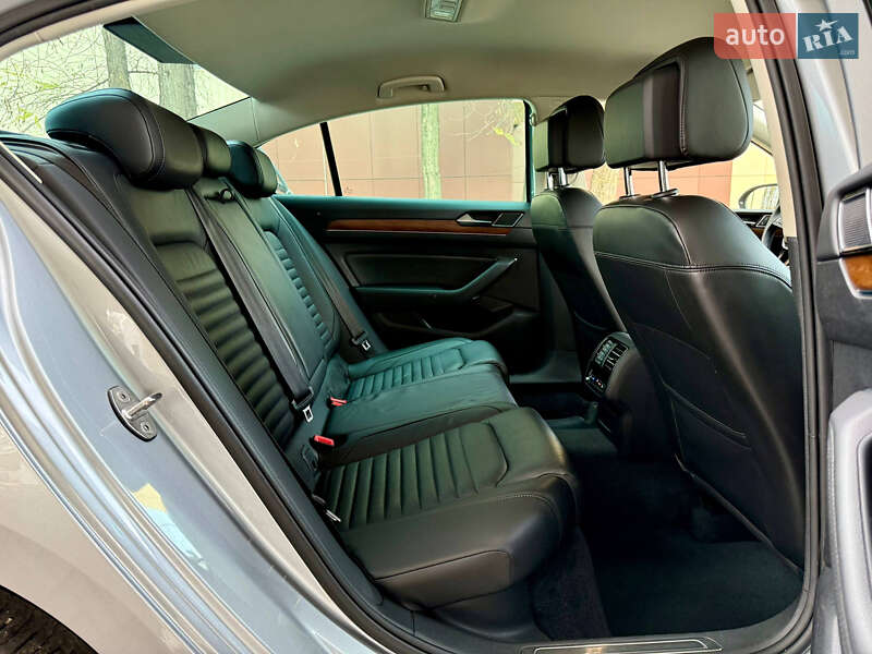Седан Volkswagen Passat 2018 в Днепре