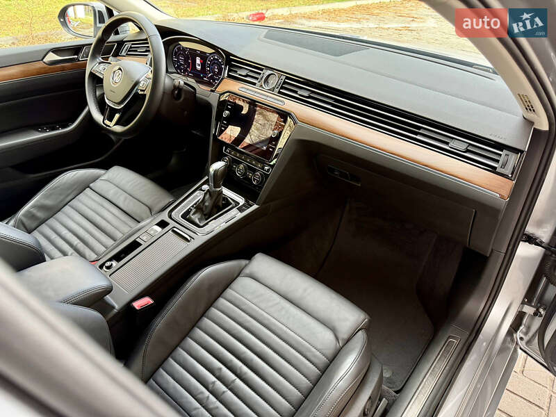 Седан Volkswagen Passat 2018 в Днепре