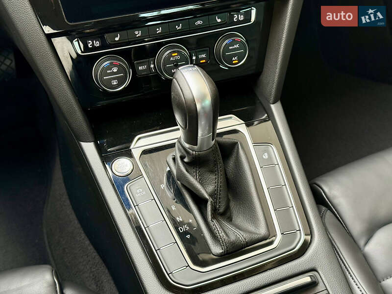 Седан Volkswagen Passat 2018 в Днепре