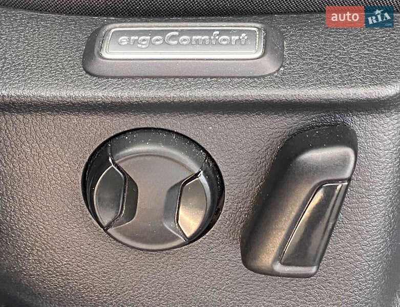 Універсал Volkswagen Passat 2015 в Львові